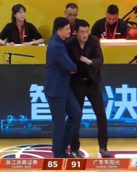 王博：广东两个外援打穿防守体系，我们还没到看名次对手打的时候