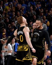 新葡京-死亡封盖霍勒迪！库里爆发造就又一名场面