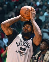 新葡京-詹皇重申渴望完成父子连线 重返骑士并非不可能