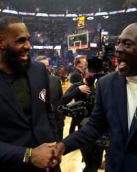 名人堂外接手欧文：场上的GOAT是乔丹 场下的GOAT是詹姆斯